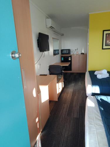 TV a/nebo společenská místnost v ubytování Annerley Motor Inn