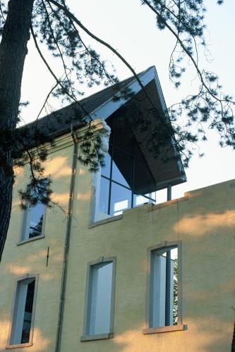 a house with a glass roof on top of it at Burg Boetzelaer in Kalkar