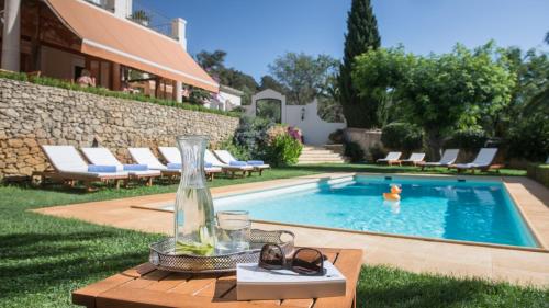 Hotel La Fuente de la Higuera — Pool view