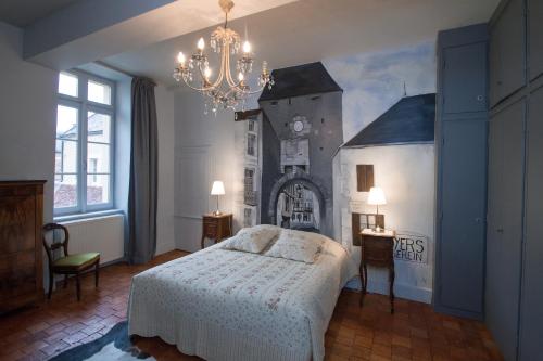 Een bed of bedden in een kamer bij LE PRIEURÉ
