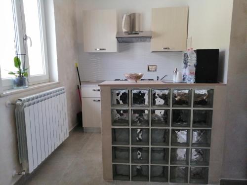 Una cocina o zona de cocina en Bed and Breakfast Mezzanotte