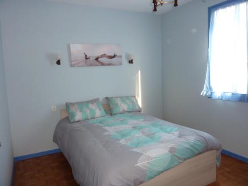 a bedroom with a bed in a room at Le cerisier in Millau