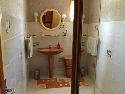 Koupelna v ubytování Chambre et pièce confort
