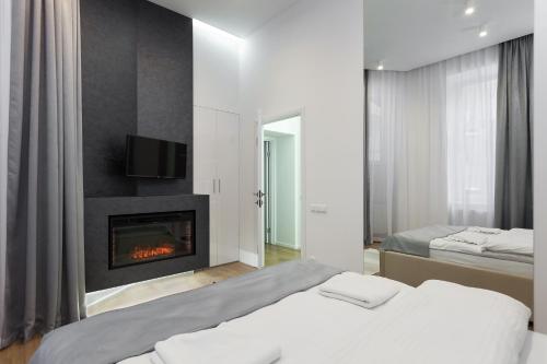 Кровать или кровати в номере Royal Apartment on Franka 28