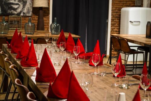 Un restaurante u otro lugar para comer en Latitude 13 Degrees