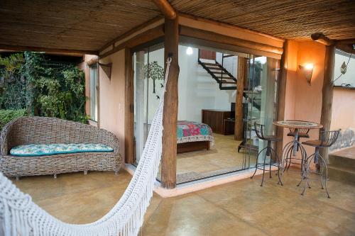a porch with a hammock on a house at Pousada Ecológica Espelho D'Água in Carrancas