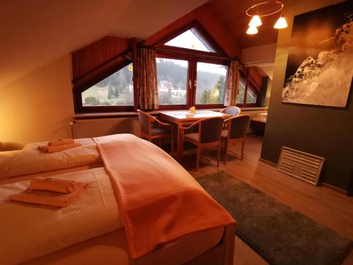 Postel nebo postele na pokoji v ubytování Hotel zur Schmiede