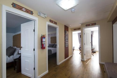 a room with two doors and a room with a bed at TERRA PREMIUM Hostal Boutique in Quito