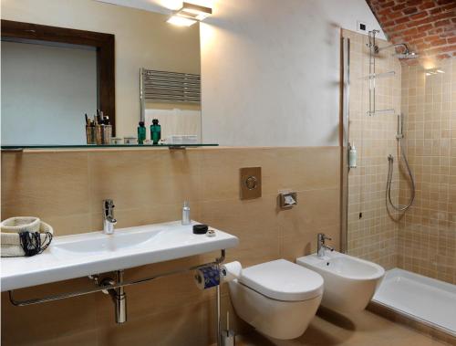 a bathroom with a sink and a toilet and a shower at Delser Verona Manor House in Verona