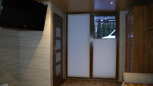TV a/nebo společenská místnost v ubytování Apartamenty i Domki Taterka