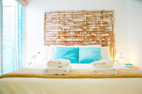 a bedroom with a bed with towels on it at Casa Ada 2 in Famara