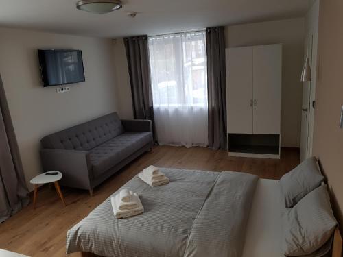 Postel nebo postele na pokoji v ubytování Apartmány Pec pod Sněžkou