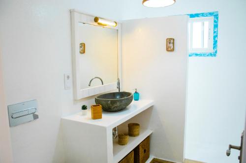 a bathroom with a sink and a mirror at Casa Ada 2 in Famara