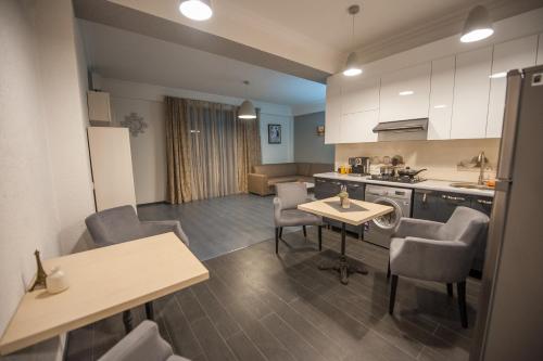 Kuchyň nebo kuchyňský kout v ubytování Easy Hotel T'bilisi