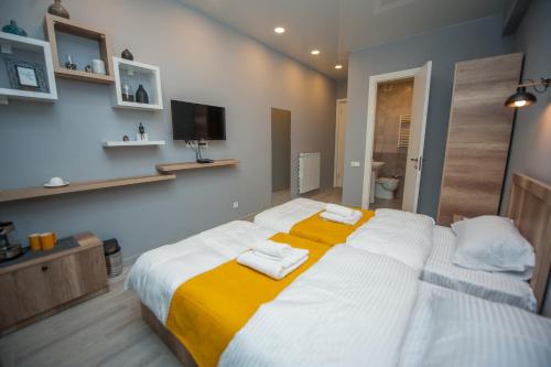 Ένα ή περισσότερα κρεβάτια σε δωμάτιο στο Easy Hotel T'bilisi
