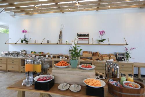 a kitchen with bowls of fruit on a table at Celes Samui in Bophut 