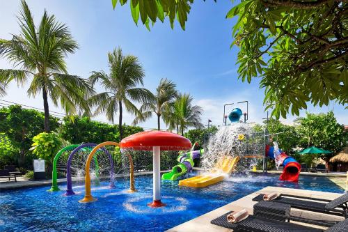 Bazén v ubytování Hard Rock Hotel Bali nebo v jeho okolí