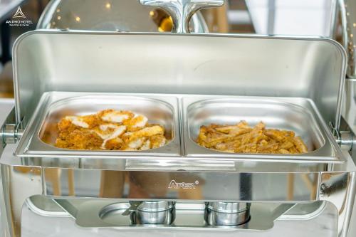 Makanan di atau berdekatan hotel