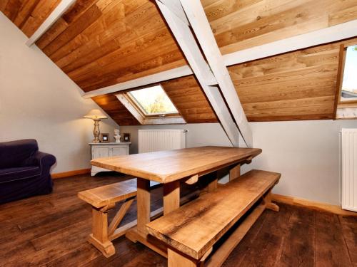 Kuchyň nebo kuchyňský kout v ubytování Rustic holiday home in Halleux