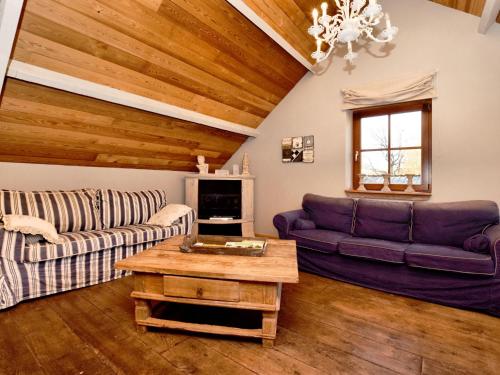 Posezení v ubytování Rustic holiday home in Halleux