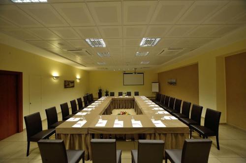 a large conference room with a long table and chairs at Hotel Tiempo in Naples
