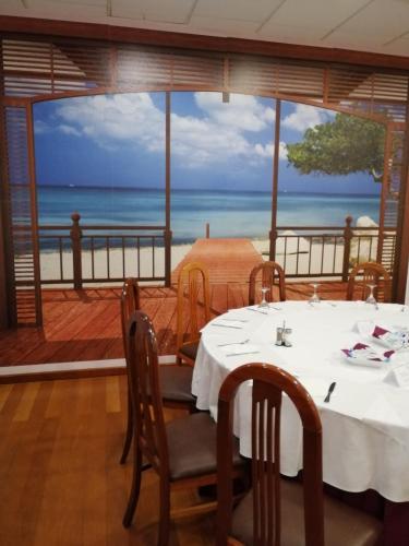 a dining room with a view of the ocean at Hotel Monaco in Faro