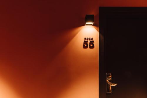 a wall with a light and a sign that says happy at Hotel Europa in Chivasso
