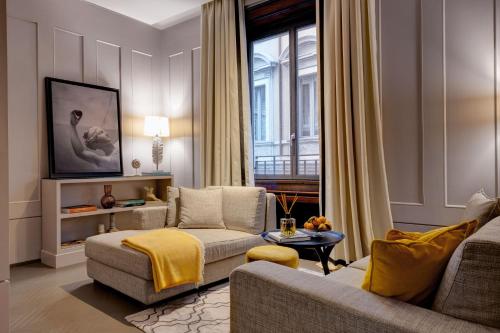 a living room with a couch and a chair at Singer Palace Hotel in Rome