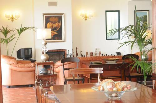 a living room with a couch and a table at Vivenda Belo Horizonte in Caniço