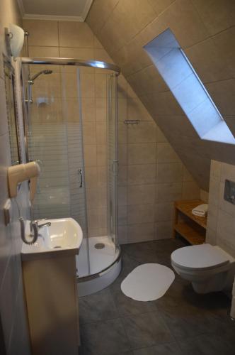 Koupelna v ubytování Strzelecki Dworek