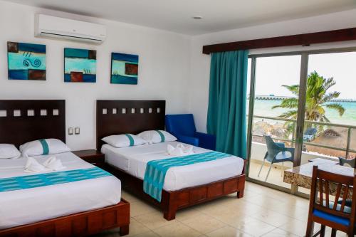 Postel nebo postele na pokoji v ubytování Playa Linda Hotel