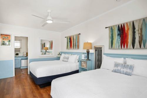 En eller flere senge i et værelse på Sea Blue Hotel