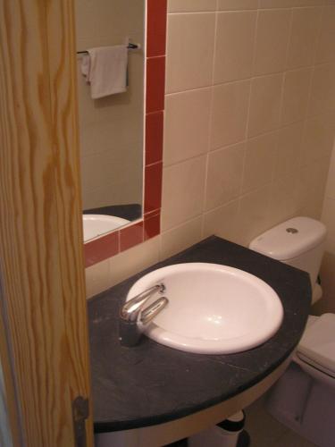 Bilik mandi di Casas da Nascente