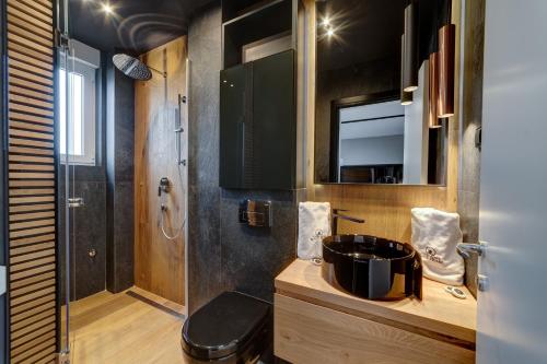 Koupelna v ubytování Black Pearl Luxury Suites