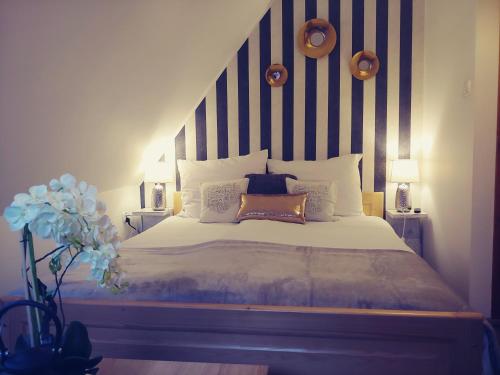 a bedroom with a large bed with a striped headboard at U Hanki in Biały Dunajec