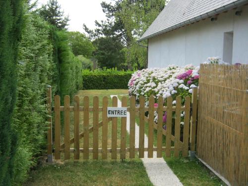 Κήπος έξω από το Gîte des Pins Penchés