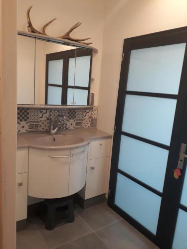 Ένα μπάνιο στο Gite Aux Lauriers