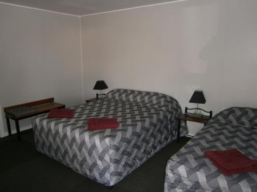 A bed or beds in a room at Amble Inn