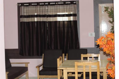 Posezení v ubytování Arra Transit Bengaluru International Airport Hotel
