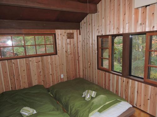 Posteľ alebo postele v izbe v ubytovaní Momiji Guesthouse Cottages - Alpine Route