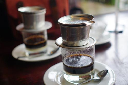 Utensilios para hacer té y café en Peach House