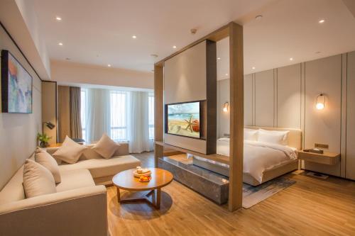 Postel nebo postele na pokoji v ubytování Nanan Ao Sheng Yi Hao Hotel