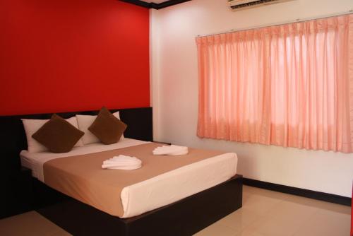 Ліжко або ліжка в номері Suksai Buri Resort