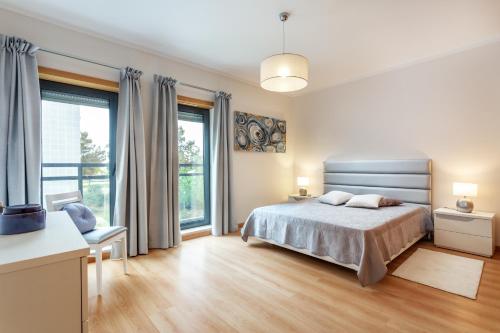 a bedroom with a bed and a large window at O SITIO CERTO in Olhão