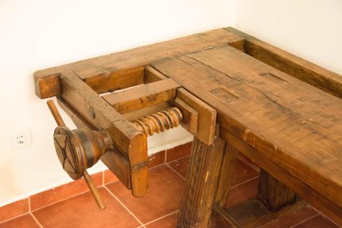 a wooden table with a wooden tool on it at Casa Rural Gafas in El Toboso