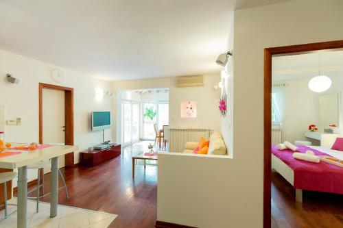 Leona & Borna's Central Lapad Suites