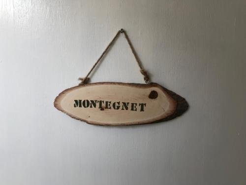 a sign hanging on a wall with the word muppetvelt at Barsy 34 in Havelange