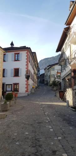 an empty street in a town with buildings at Un moment de détente inoubliable Saillon-les-Bain in Saillon