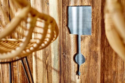 a fork on a wooden wall with a mirror at City Suites Murnau in Murnau am Staffelsee