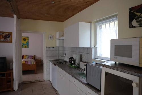 a kitchen with a counter top and a window at Villa Behija Ferienwohnung 2 Crikvenica in Crikvenica